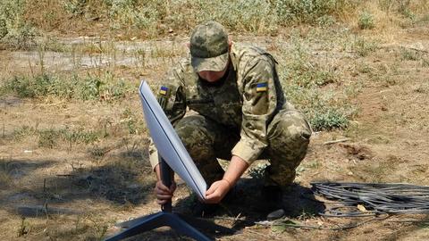 Ukraine tuduh SpaceX hadkan Starlink, misi dron terganggu