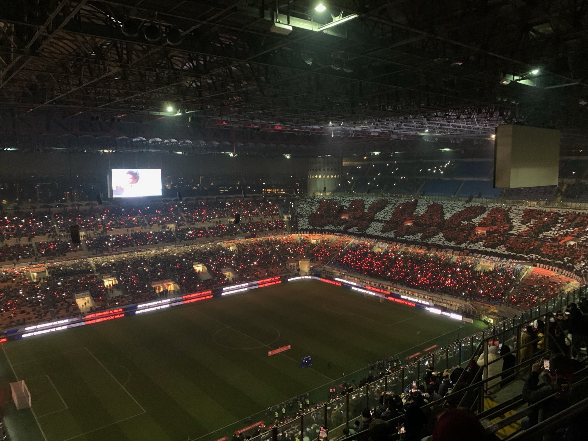 萨尔茨堡 对 AC 米兰: Hattrick Cisse, Rossoneri 赢得 4-0