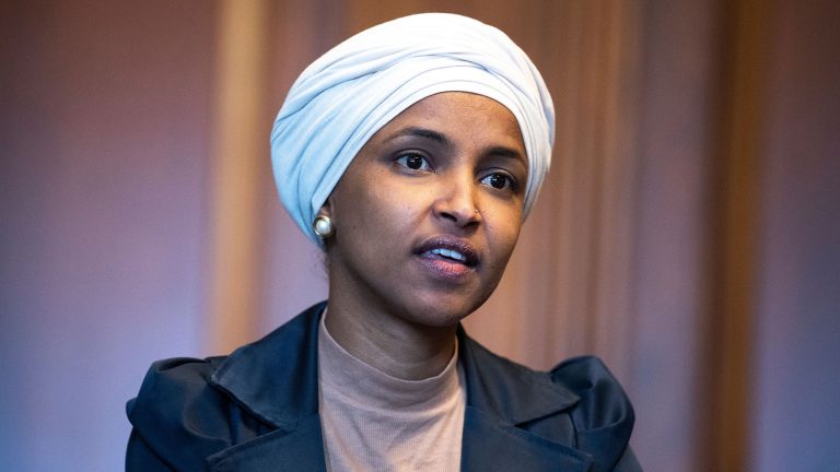 FBI durchsucht Haus von Ilhan Omar, USA bereiten Deportationsfall vor