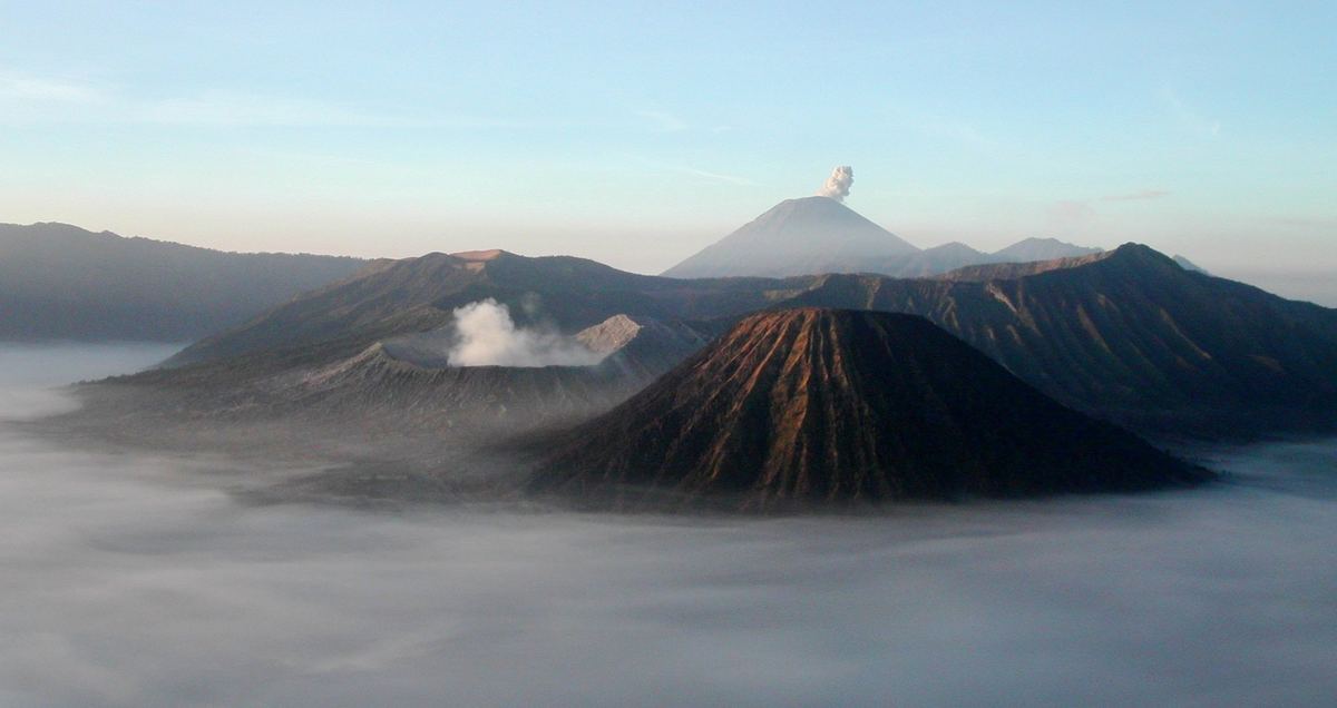 Karhutla Bromo Tewaskan 4 Petugas dan Relawan Saat Padamkan Api