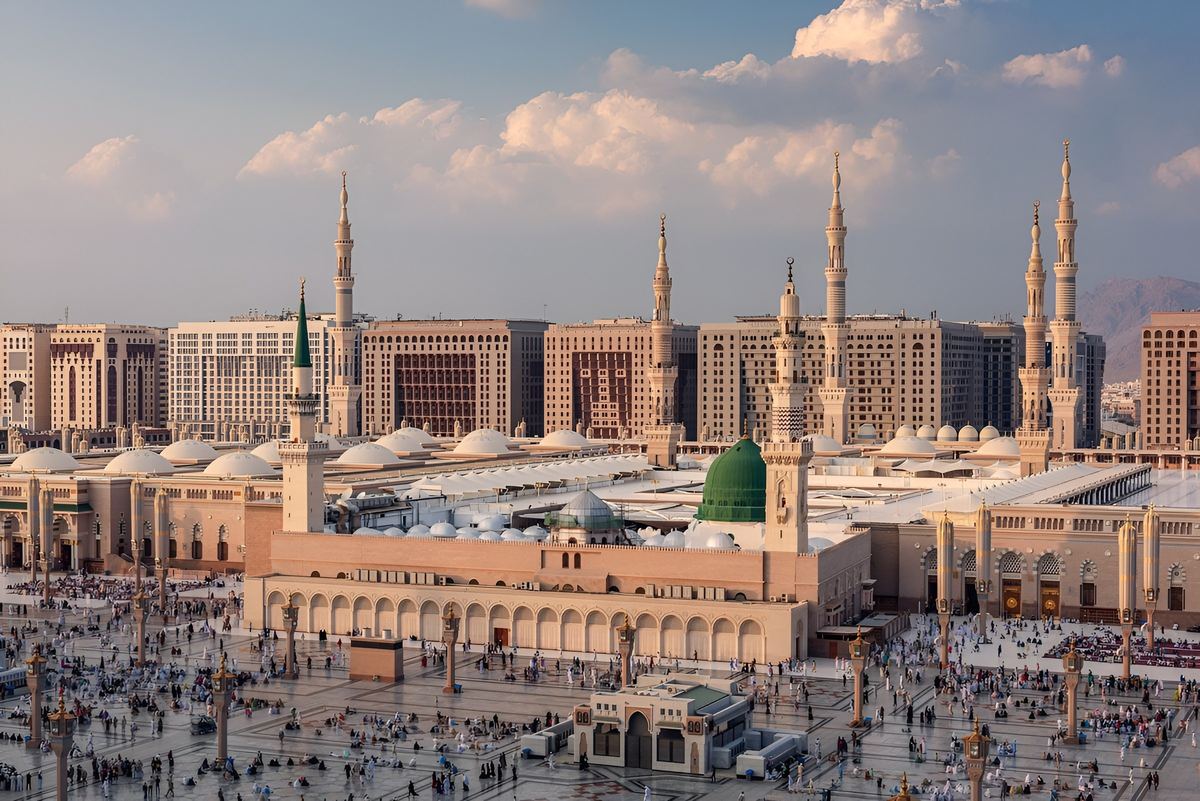 Arab Saudi Intersepsi Rudal Jelajah di Langit Madinah