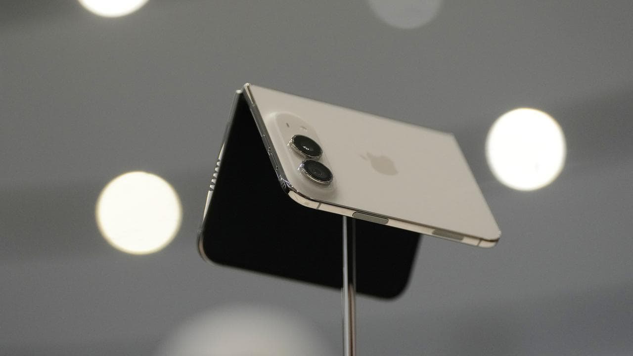 iPhone Duo予約が数分で完売、eBay転売価格は4999ドル