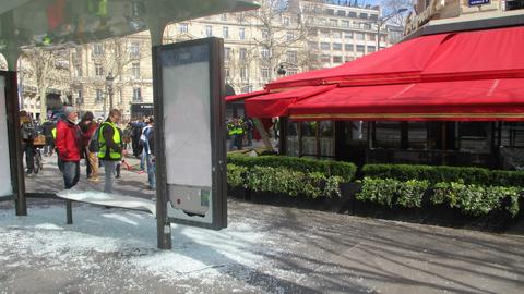 フランス全国行動：数百人逮捕、マルセイユ警察本部が襲撃される