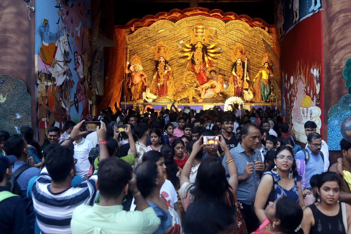 19 Menschen bei Gedränge in Pandal der Durga Puja in Kolkata…