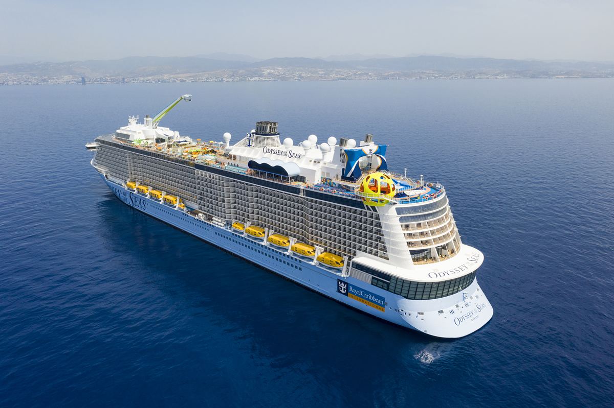 Salta de navio da Royal Caribbean, mulher de 44 anos sobrevive 20…