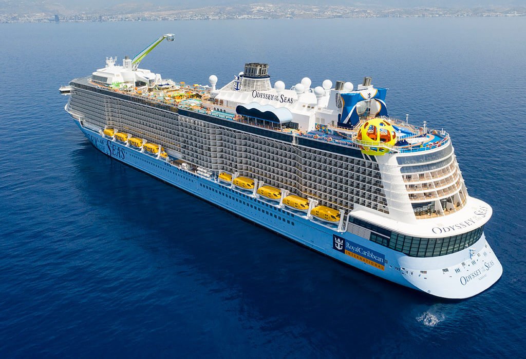 Salta de navio da Royal Caribbean, mulher de 44 anos sobrevive 20…