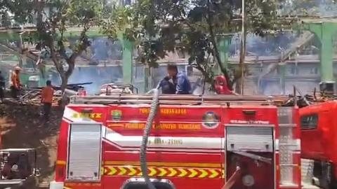 Auditório em Sumedang é destruído; prejuízo de 800 milhões de rúpias