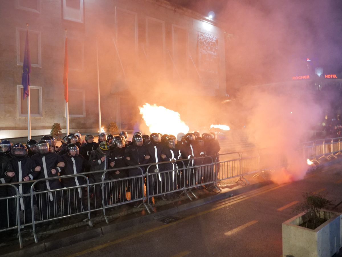 295 blessés, septième jour de affrontements entre manifestants et…