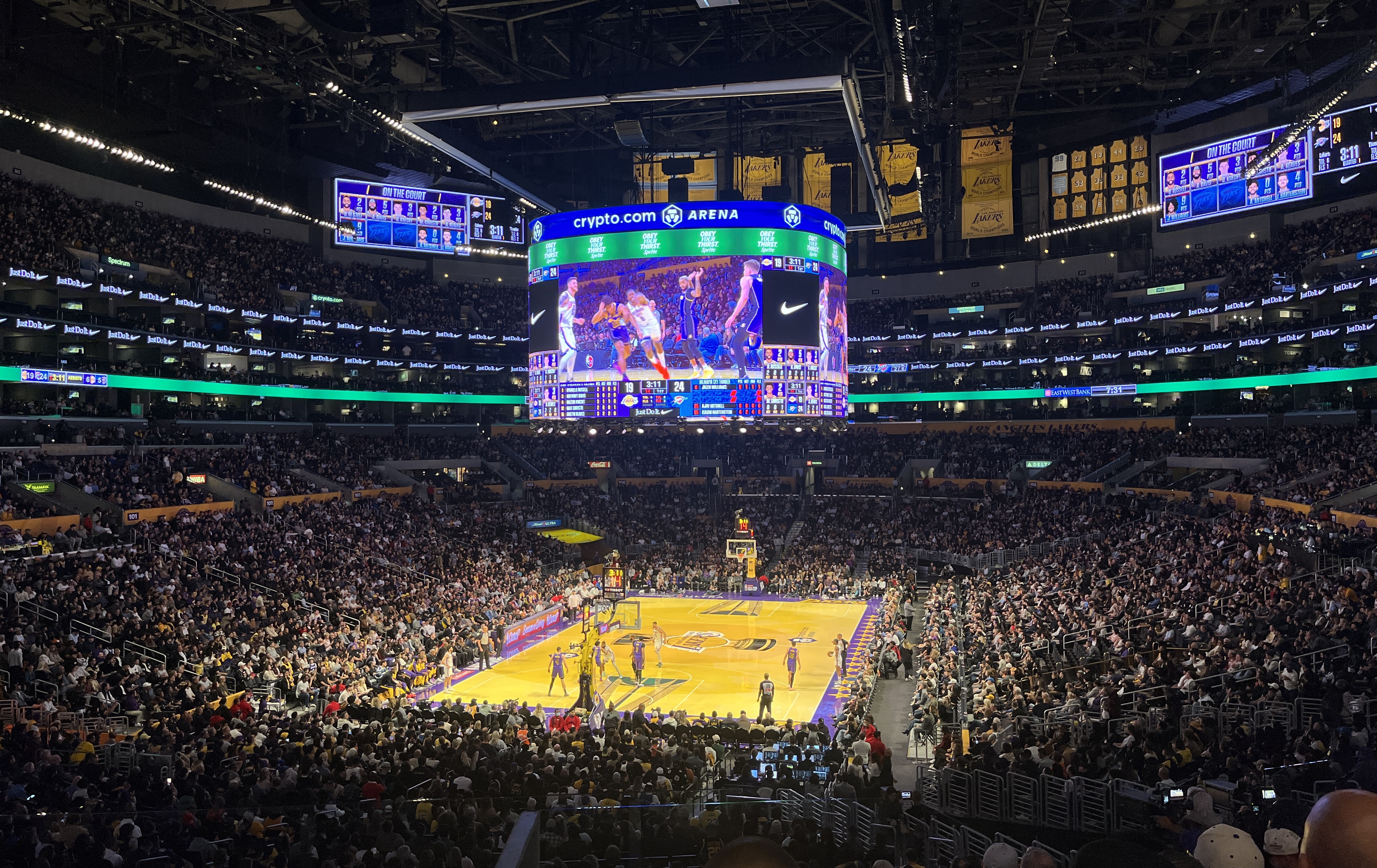 NBA揭幕战:湖人127-105大胜勇士迎后詹姆斯时代开门红