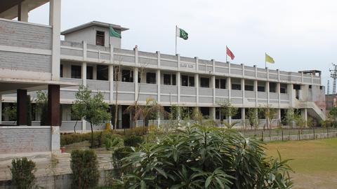 Atap Sekolah Ambruk di Peshawar, 34 Anak dan 1 Guru Tewas