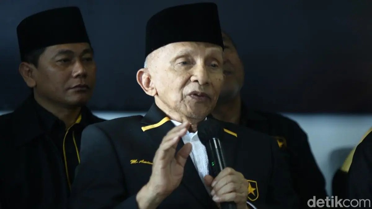 Amien Rais Pede Gibran Tiru Bung Hatta dan Mundur
