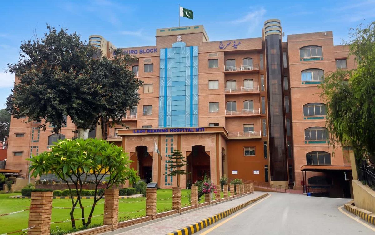 Schuldach in Pakistan eingestürzt – 27 Schüler und ein Lehrer tot