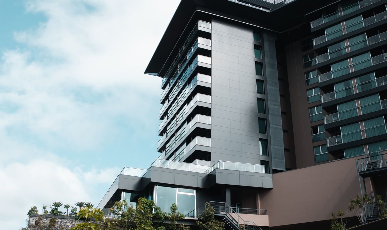 Balita 3 Tahun Tewas Jatuh dari Lantai 5 Hotel Samarinda