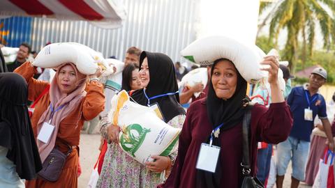 Bansos Rp31,8 T: Beras 10 Kg 3 Bulan hingga Diskon Nataru