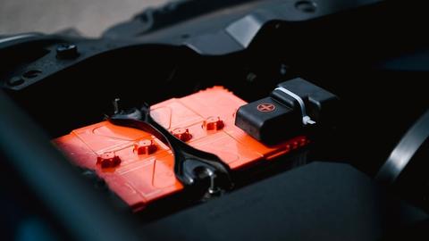 So prüfen Sie den Zustand der Autobatterie: Normaler Spannungswert…