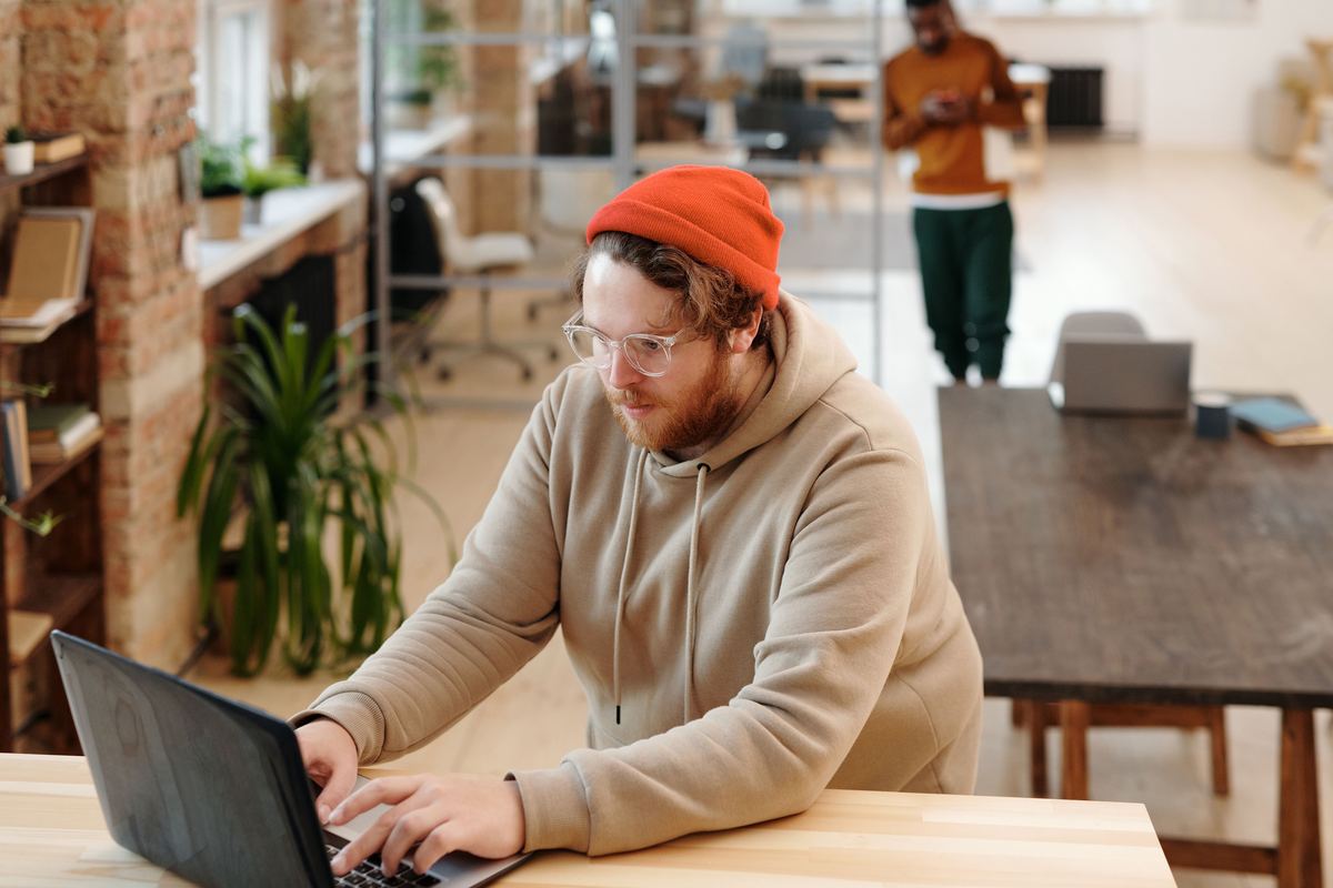 How to Protect Your Eyes from Screens: Apply the 20-20-20 Rule