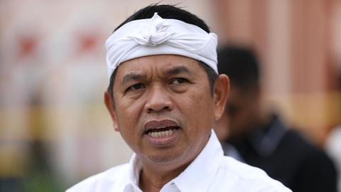 Jaleswari就Dedi Mulyadi将学生送往TNI营房一事提出质疑