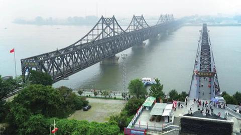 中国・北朝鮮を結ぶ橋、12年間の放置を経て本日開通