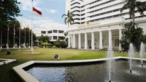 Kemlu Tuntaskan 124 Ribu Kasus WNI Sejak 2024