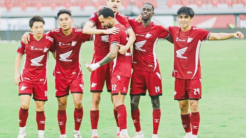 PSM Menang 2-1 atas PSIM, Bertahan dengan 10 Pemain