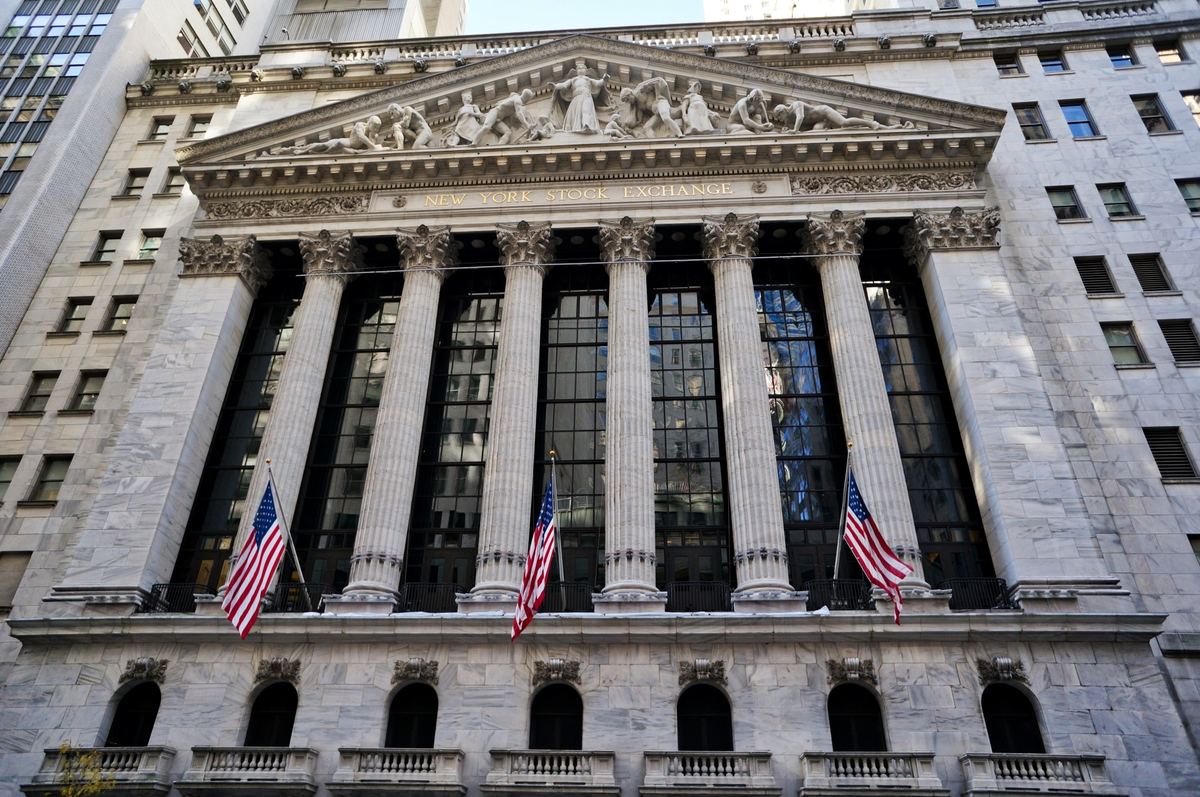 Wall Street Plummets, Brent Oil Surges to US$113 per Barrel